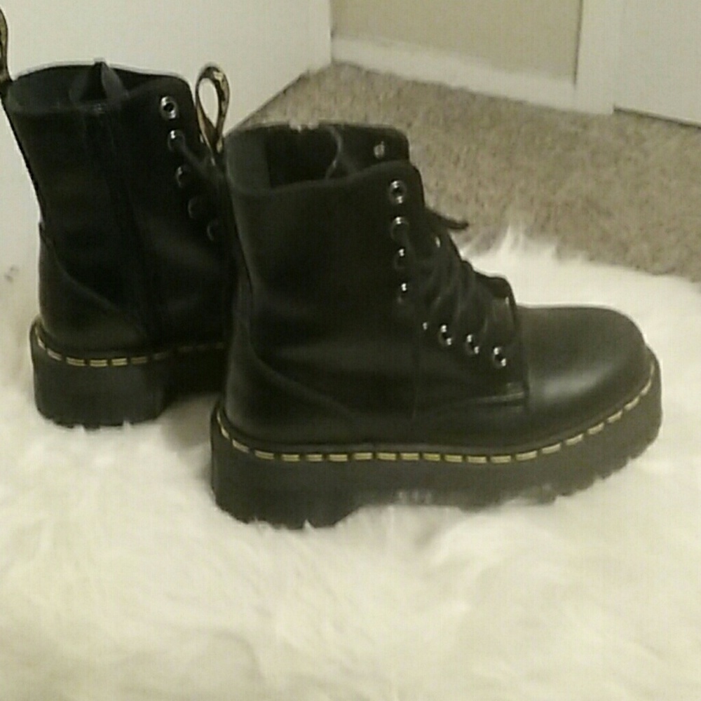 Dr. Martens Jardon 8 eyelet boots